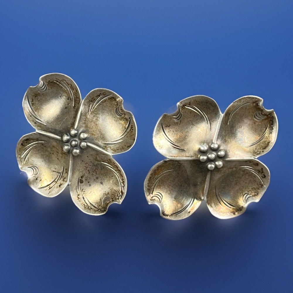 VTG Sterling Silver 925 STUART NYE Dogwood Flower Post Earrings Screw Back
